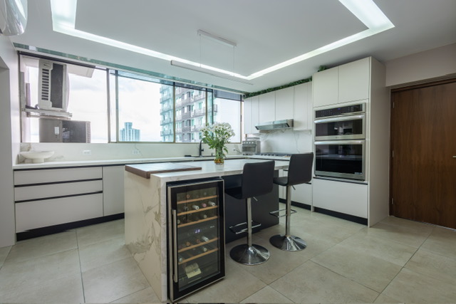 EXCLUSIVO APARTAMENTO EN PH CERROMAR BELLA VISTA