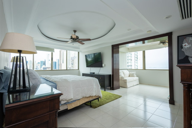 EXCLUSIVO APARTAMENTO EN PH CERROMAR BELLA VISTA